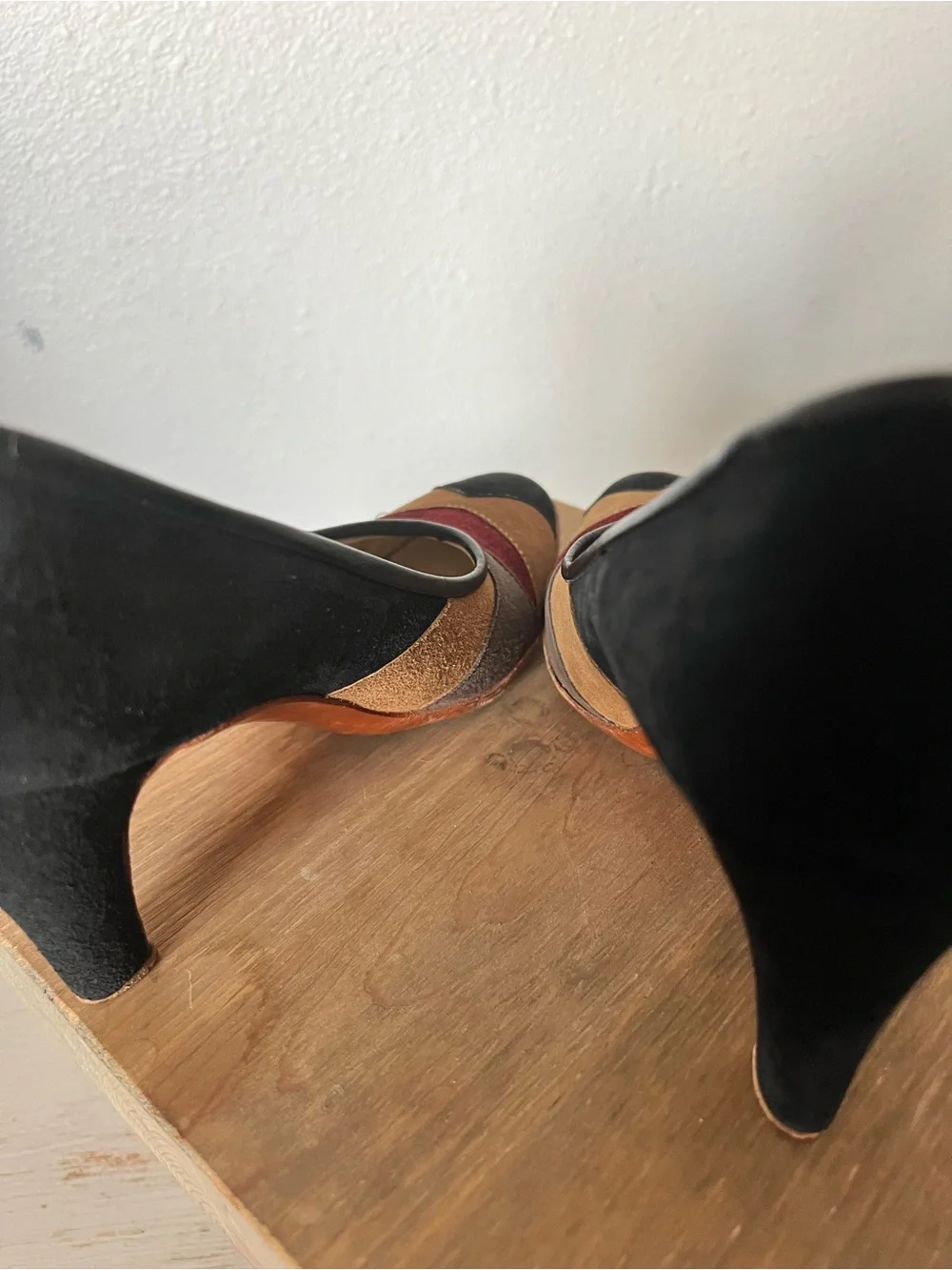 Vintage 60’s suede leather pumps Rosina Ferragamo Schiavone Athens Greece